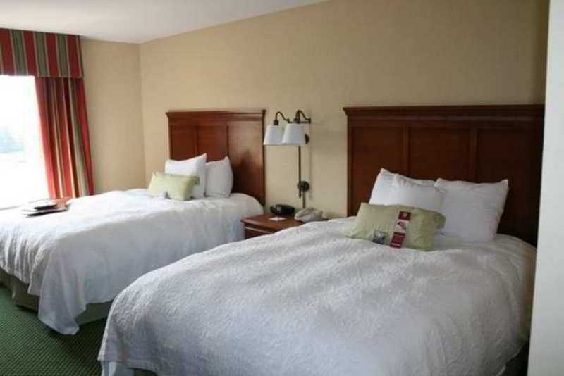 Hampton Inn & Suites St. Louis - Edwardsville Glen Carbon Room photo